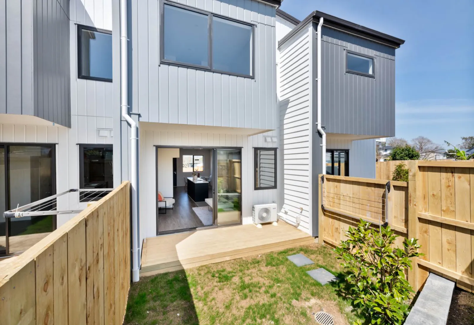 Becker Drive townhouses in Weymouth, Auckland - view 3