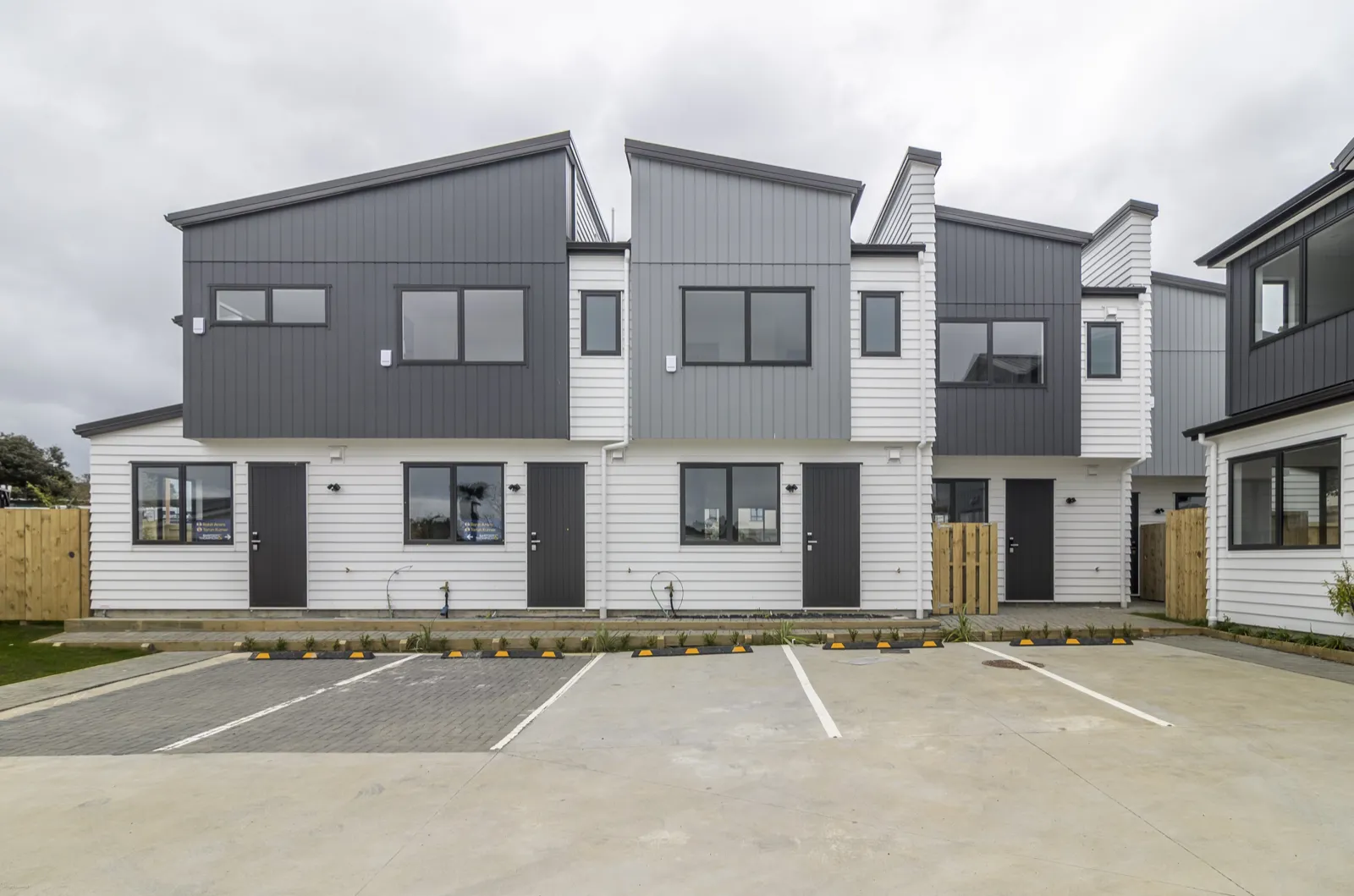 Becker Drive townhouses in Weymouth, Auckland - view 4