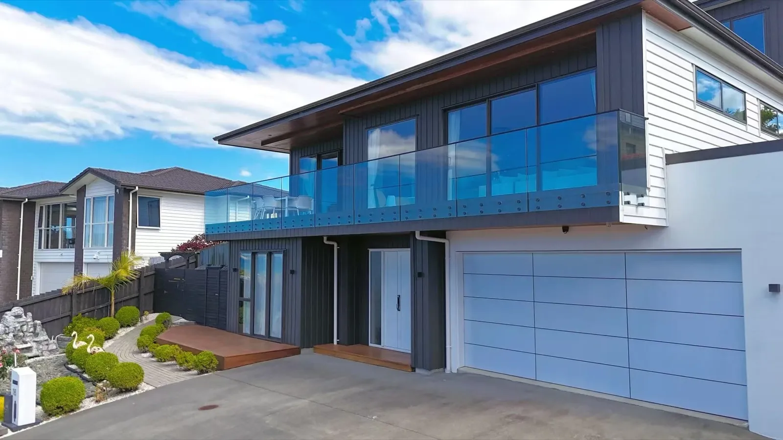 Manhattan Rise home in Orewa, Auckland - view 2