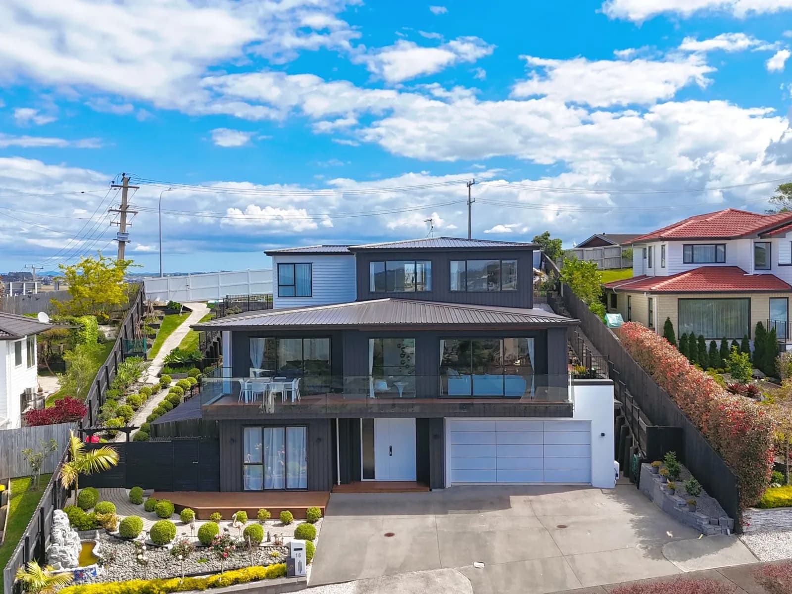 Manhattan Rise home in Orewa, Auckland - view 3