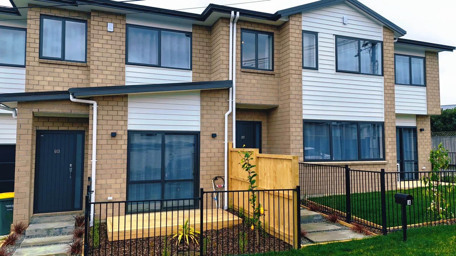 Tudor Place homes in Mairangi Bay, Auckland - view 5