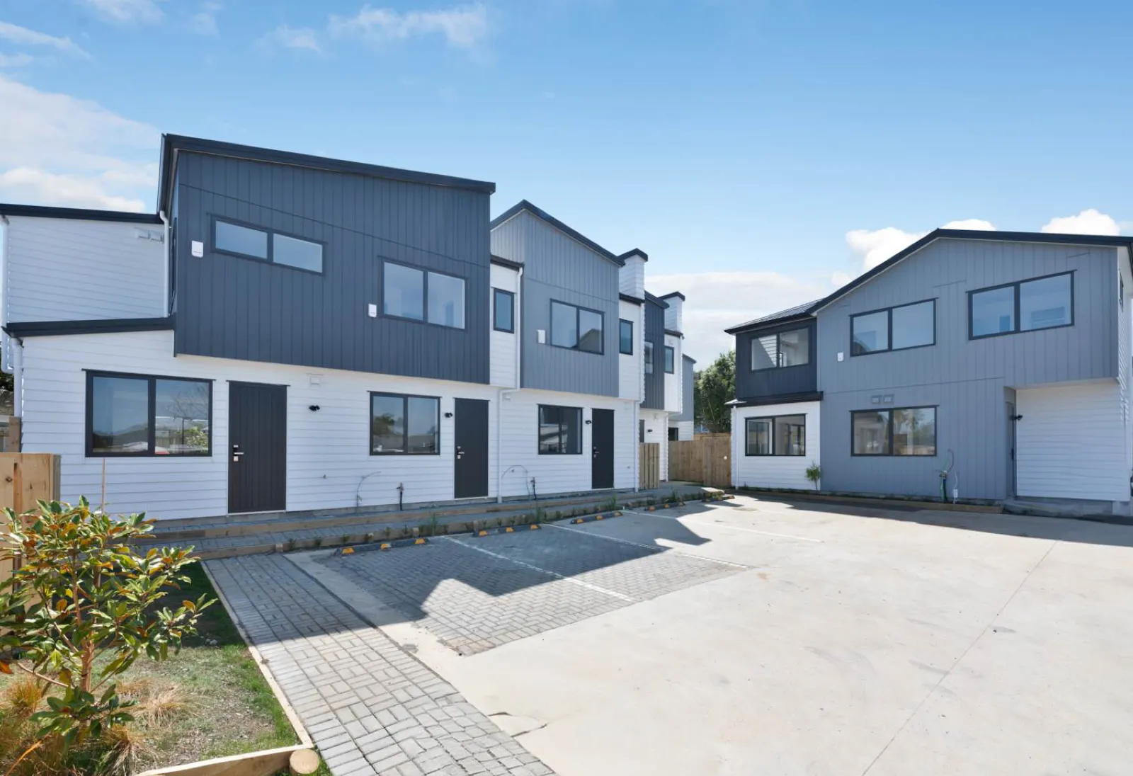 Becker Drive townhouses in Weymouth, Auckland